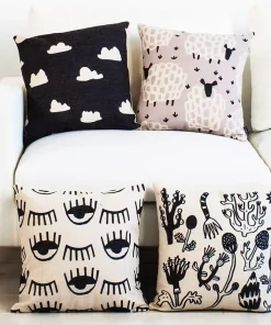 Housse de coussin dessin floral noir et blanc
